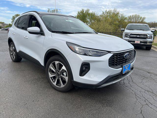 Photo of 2025 Space Silver Metallic Ford Escape