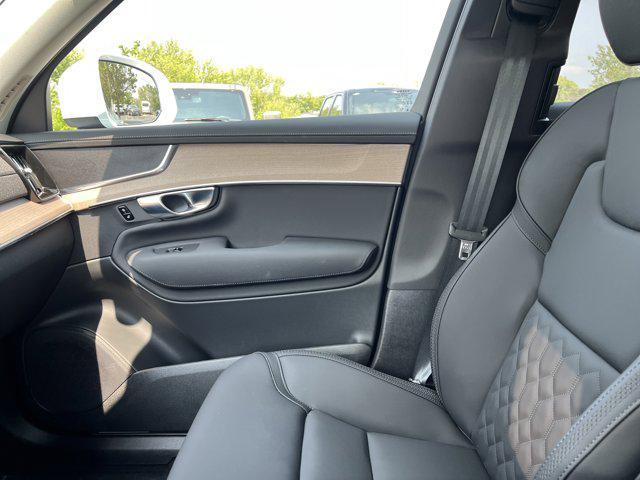 Photo of 2025 Crystal White Pearl Volvo XC90