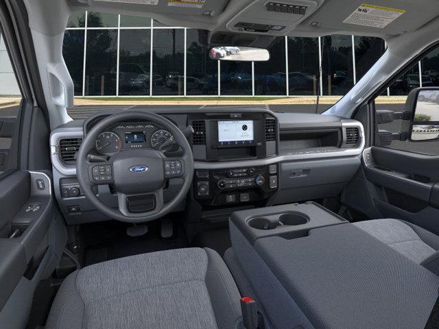 Photo of 2025 Oxford White Ford F-350
