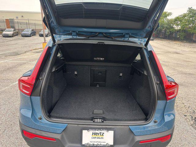 Photo of 2024 Blue Volvo XC40