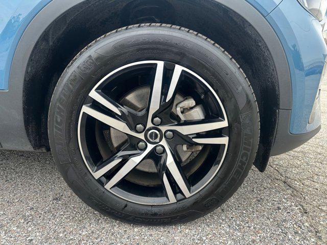 Photo of 2024 Blue Volvo XC40