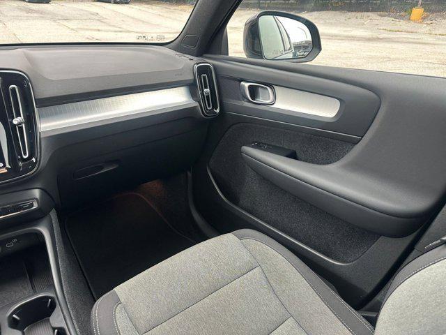 Photo of 2024 Blue Volvo XC40