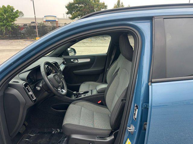 Photo of 2024 Blue Volvo XC40