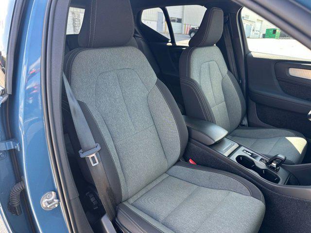 Photo of 2024 Blue Volvo XC40