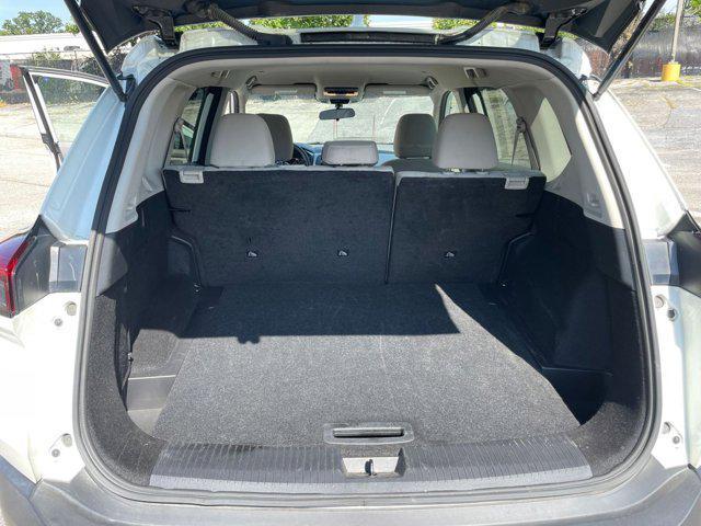 Photo of 2023 Pearl White Tricoat Nissan Rogue