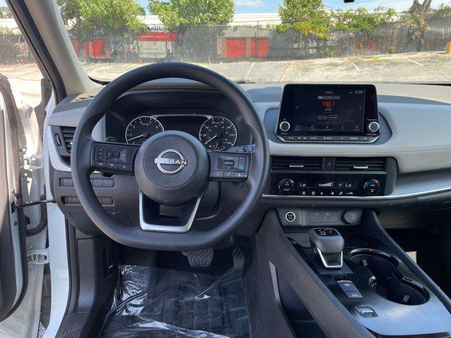 Photo of 2023 Pearl White Tricoat Nissan Rogue
