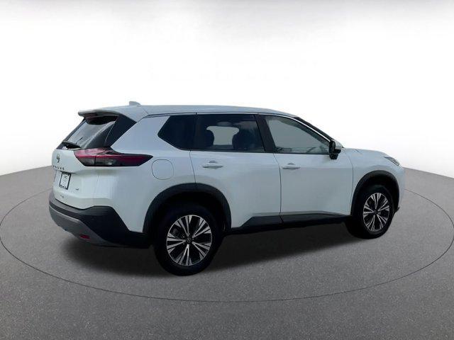 Photo of 2023 Pearl White Tricoat Nissan Rogue