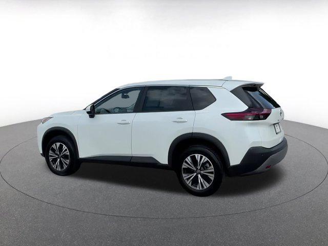 Photo of 2023 Pearl White Tricoat Nissan Rogue