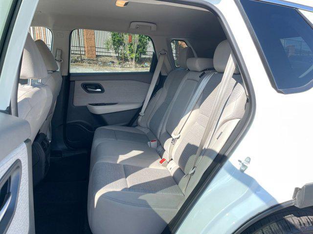 Photo of 2023 Pearl White Tricoat Nissan Rogue