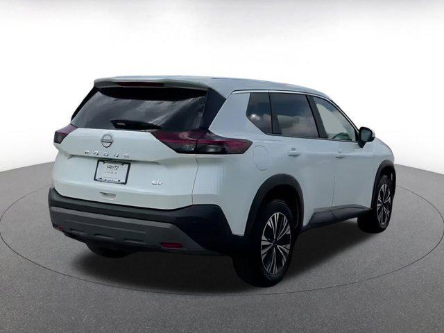 Photo of 2023 Pearl White Tricoat Nissan Rogue