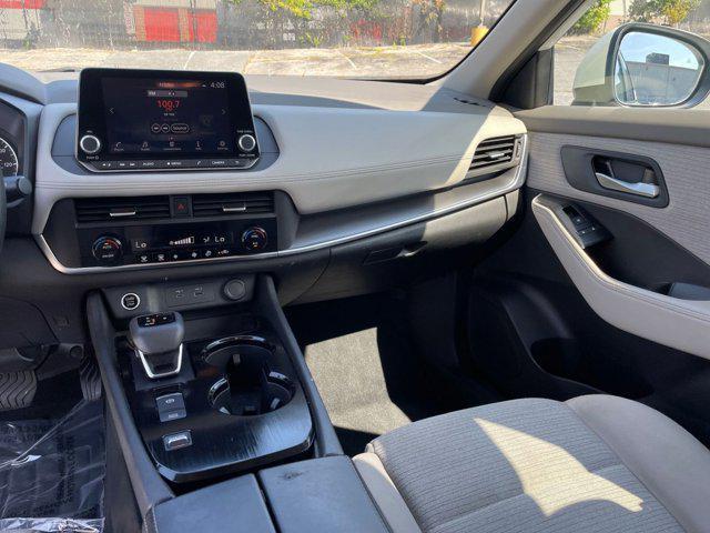 Photo of 2023 Pearl White Tricoat Nissan Rogue