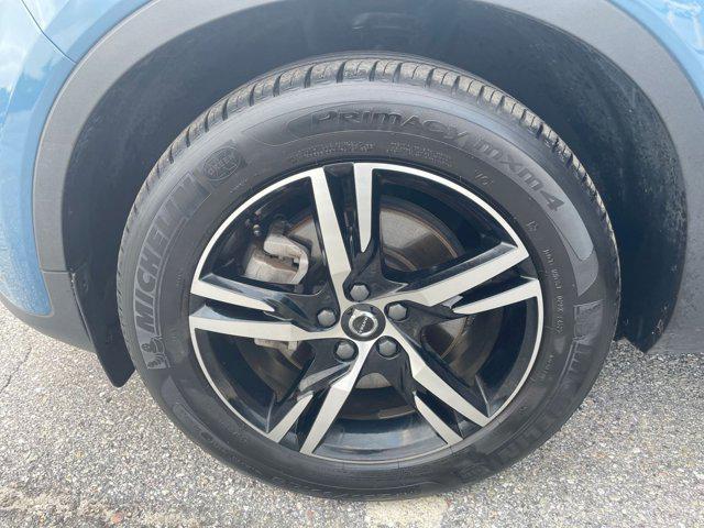 Photo of 2024 Blue Volvo XC40