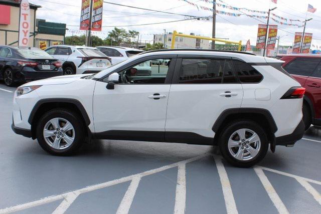 Photo of 2020 Super White Toyota RAV4