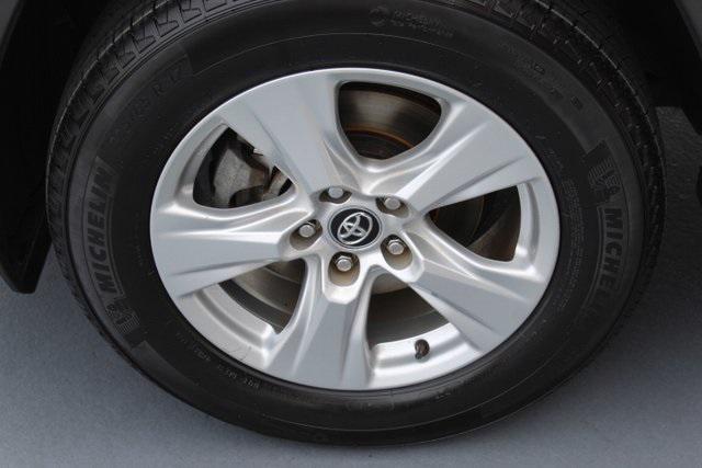 Photo of 2020 Super White Toyota RAV4
