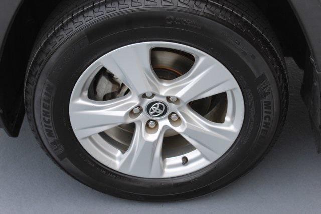 Photo of 2020 Super White Toyota RAV4