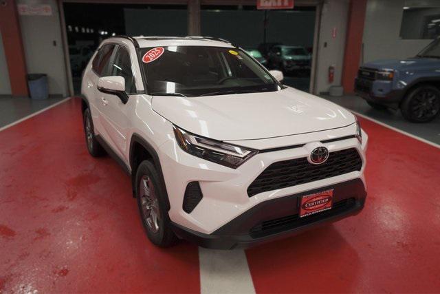 Photo of 2025 Ice Cap Toyota RAV4