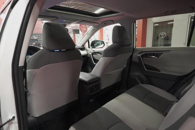 Photo of 2025 Ice Cap Toyota RAV4