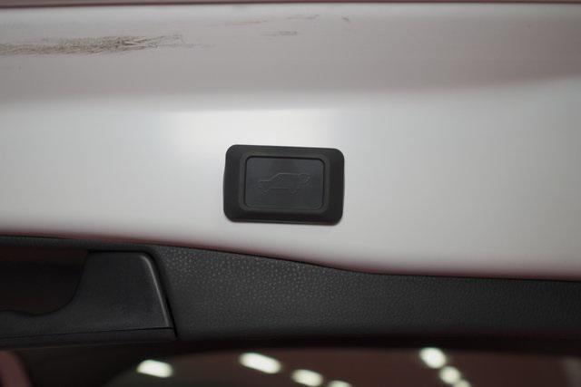 Photo of 2025 Ice Cap Toyota RAV4