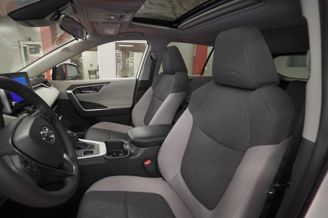 Photo of 2025 Ice Cap Toyota RAV4