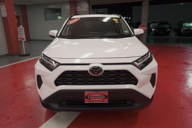 Photo of 2025 Ice Cap Toyota RAV4