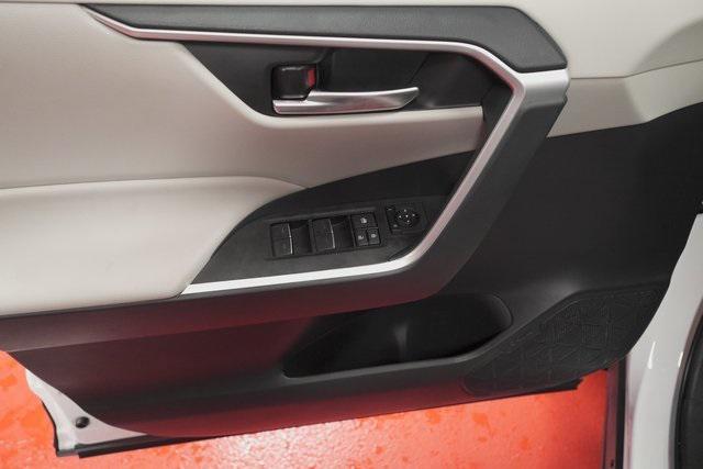 Photo of 2025 Ice Cap Toyota RAV4