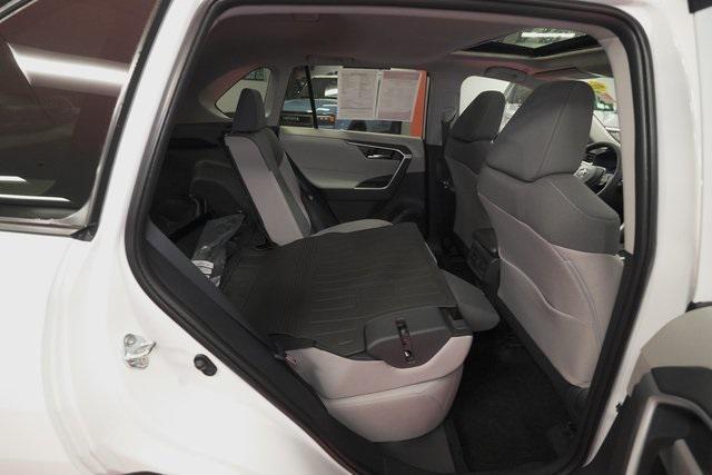 Photo of 2025 Ice Cap Toyota RAV4