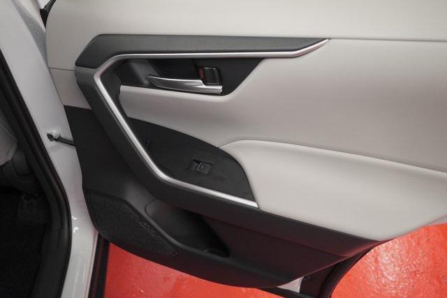 Photo of 2025 Ice Cap Toyota RAV4