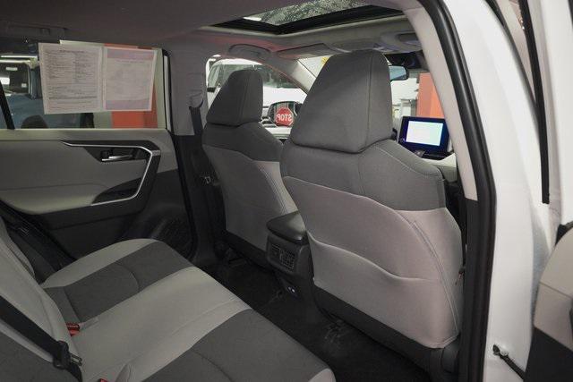 Photo of 2025 Ice Cap Toyota RAV4