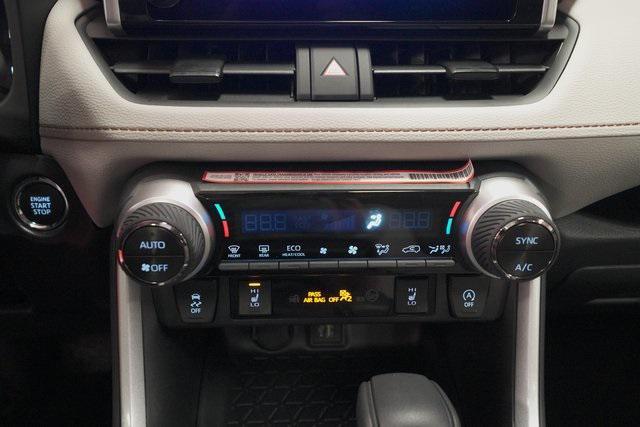 Photo of 2025 Ice Cap Toyota RAV4