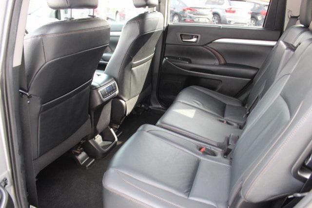 Photo of 2019 Celestial Silver Metallic Toyota Highlander