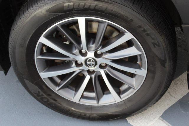 Photo of 2019 Celestial Silver Metallic Toyota Highlander