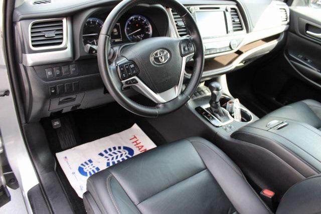 Photo of 2019 Celestial Silver Metallic Toyota Highlander