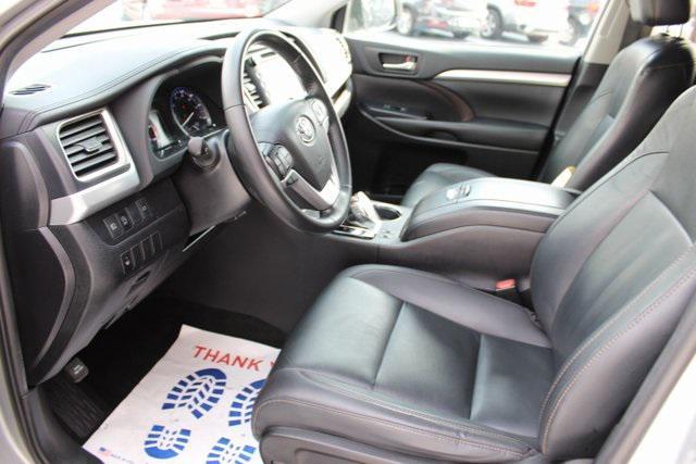 Photo of 2019 Celestial Silver Metallic Toyota Highlander