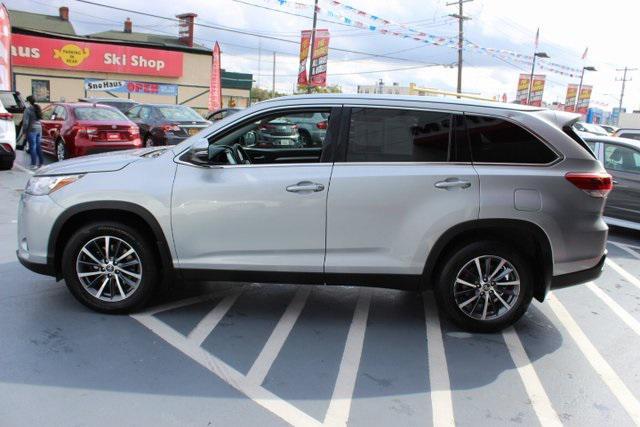 Photo of 2019 Celestial Silver Metallic Toyota Highlander
