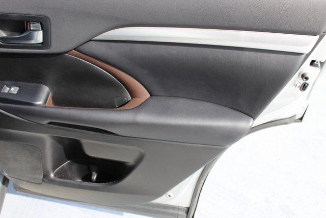 Photo of 2019 Celestial Silver Metallic Toyota Highlander