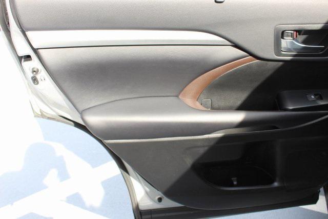 Photo of 2019 Celestial Silver Metallic Toyota Highlander