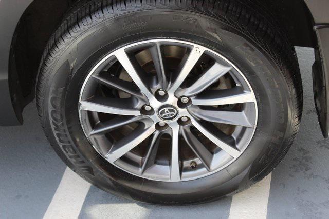 Photo of 2019 Celestial Silver Metallic Toyota Highlander