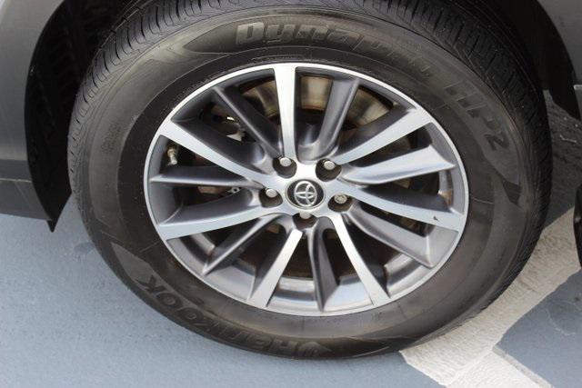 Photo of 2019 Celestial Silver Metallic Toyota Highlander