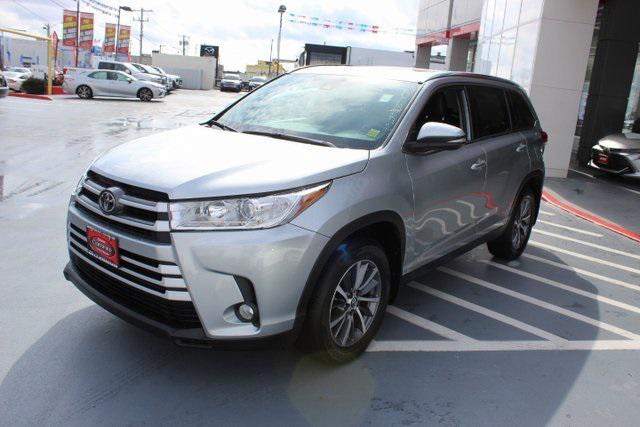 Photo of 2019 Celestial Silver Metallic Toyota Highlander