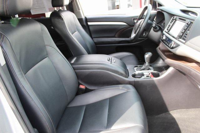 Photo of 2019 Celestial Silver Metallic Toyota Highlander