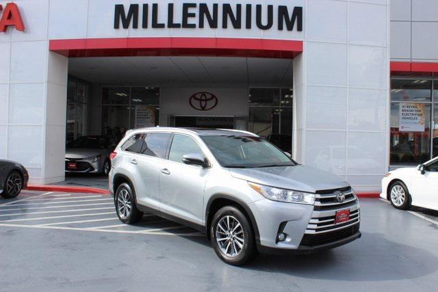 Photo of 2019 Celestial Silver Metallic Toyota Highlander