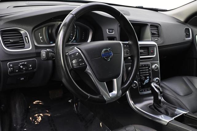 Photo of 2016 Osmium Grey Metallic Volvo V60 Cross Country