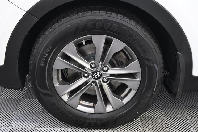 Photo of 2013 Frost White Pearl Hyundai SANTA FE