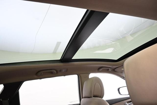 Photo of 2013 Frost White Pearl Hyundai SANTA FE