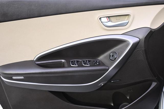 Photo of 2013 Frost White Pearl Hyundai SANTA FE