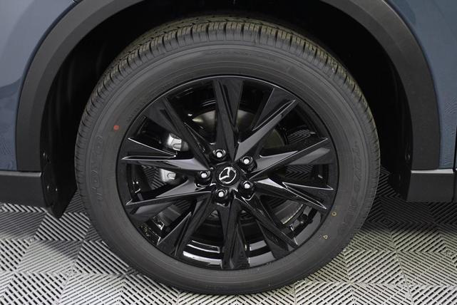 Photo of 2025 Gray Metallic Mazda CX-5