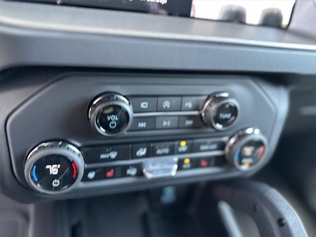 Photo of 2025 Oxford White Ford Bronco