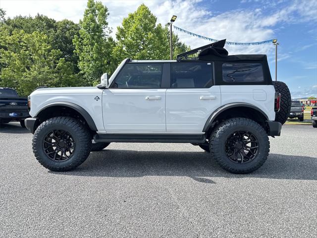 Photo of 2025 Oxford White Ford Bronco