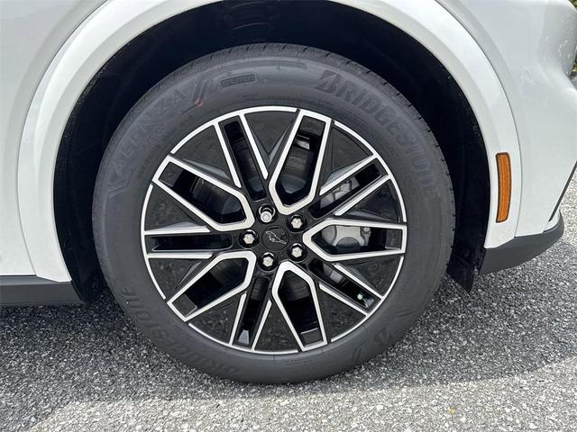 Photo of 2025 Star White Metallic Tri-Coat Ford Mustang Mach-E