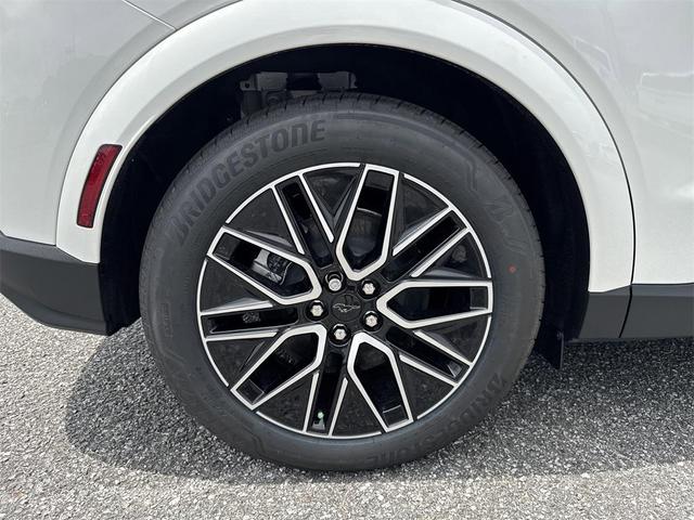 Photo of 2025 Star White Metallic Tri-Coat Ford Mustang Mach-E